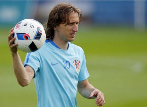 日本足协官方：铃木彩艳因伤缺席本月名单，野泽大志替补入选